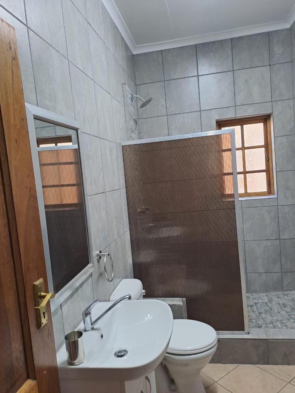 24 Onvrey Guest House Boksburg Exterior foto